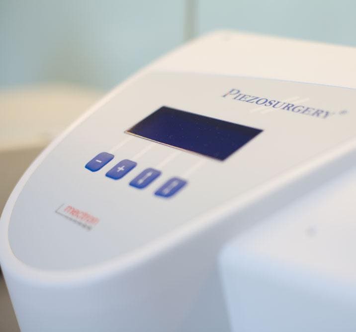 Piezoelektryczne urządzenie PIEZOSURGERY