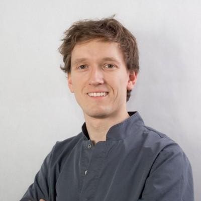 lekarz dentysta Maciej Kurzyński 